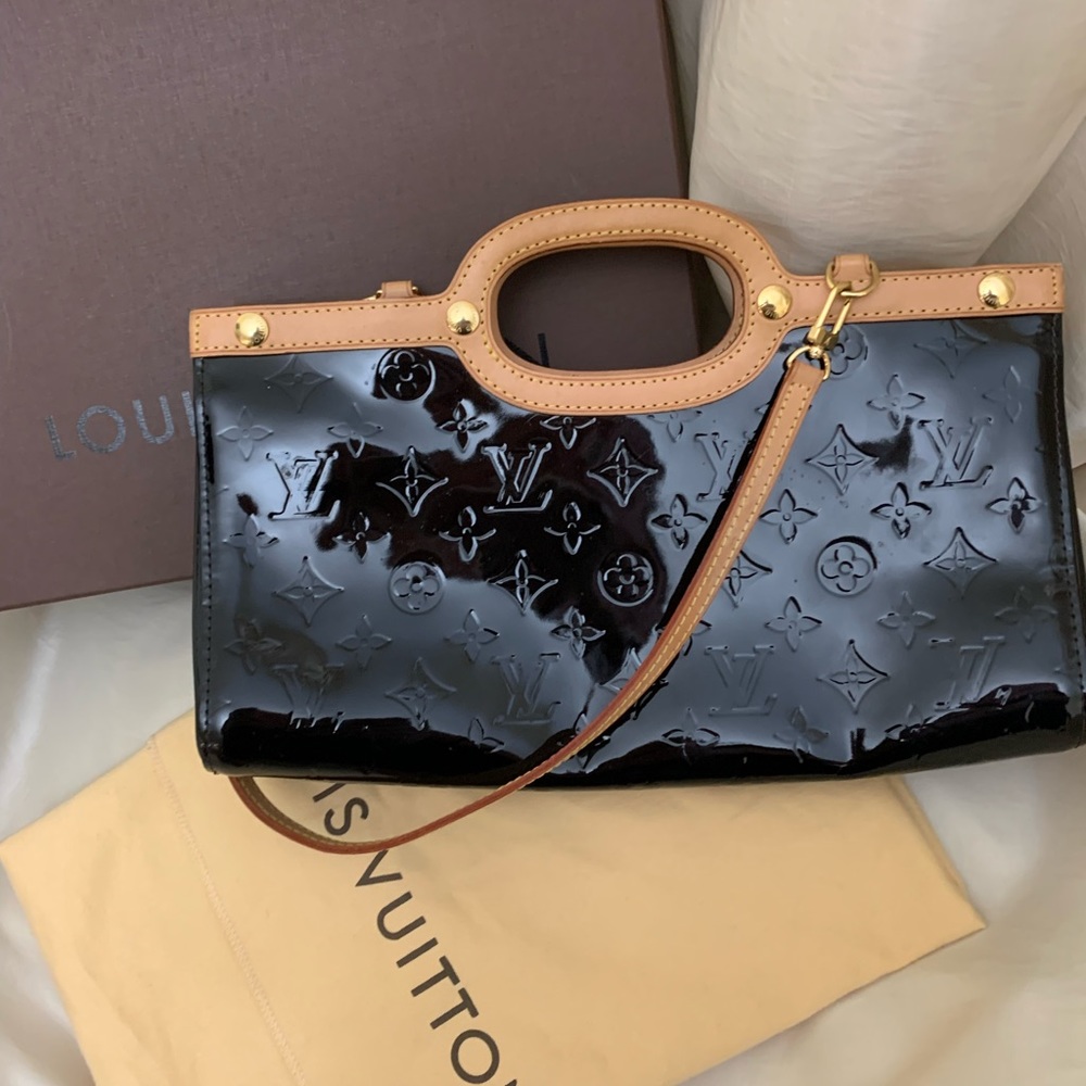 LOUIS VUITTON
Vernis Roxbury Drive Amarante - Picture 4 of 16
